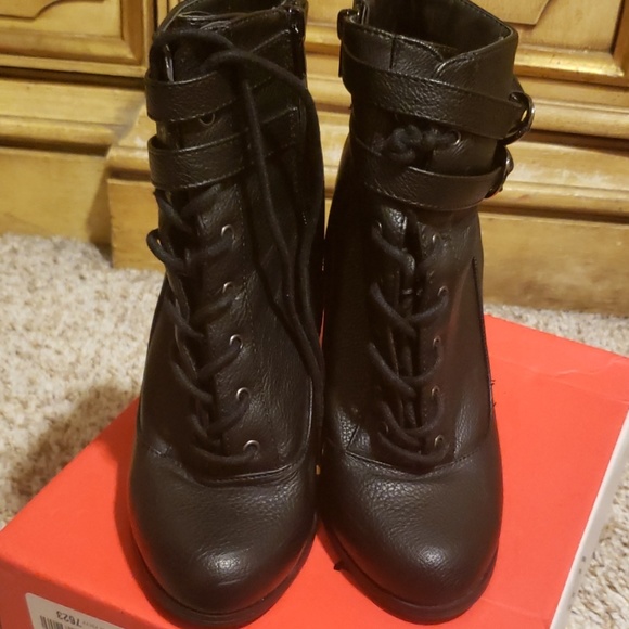 Shoes - Picture 2 of 3